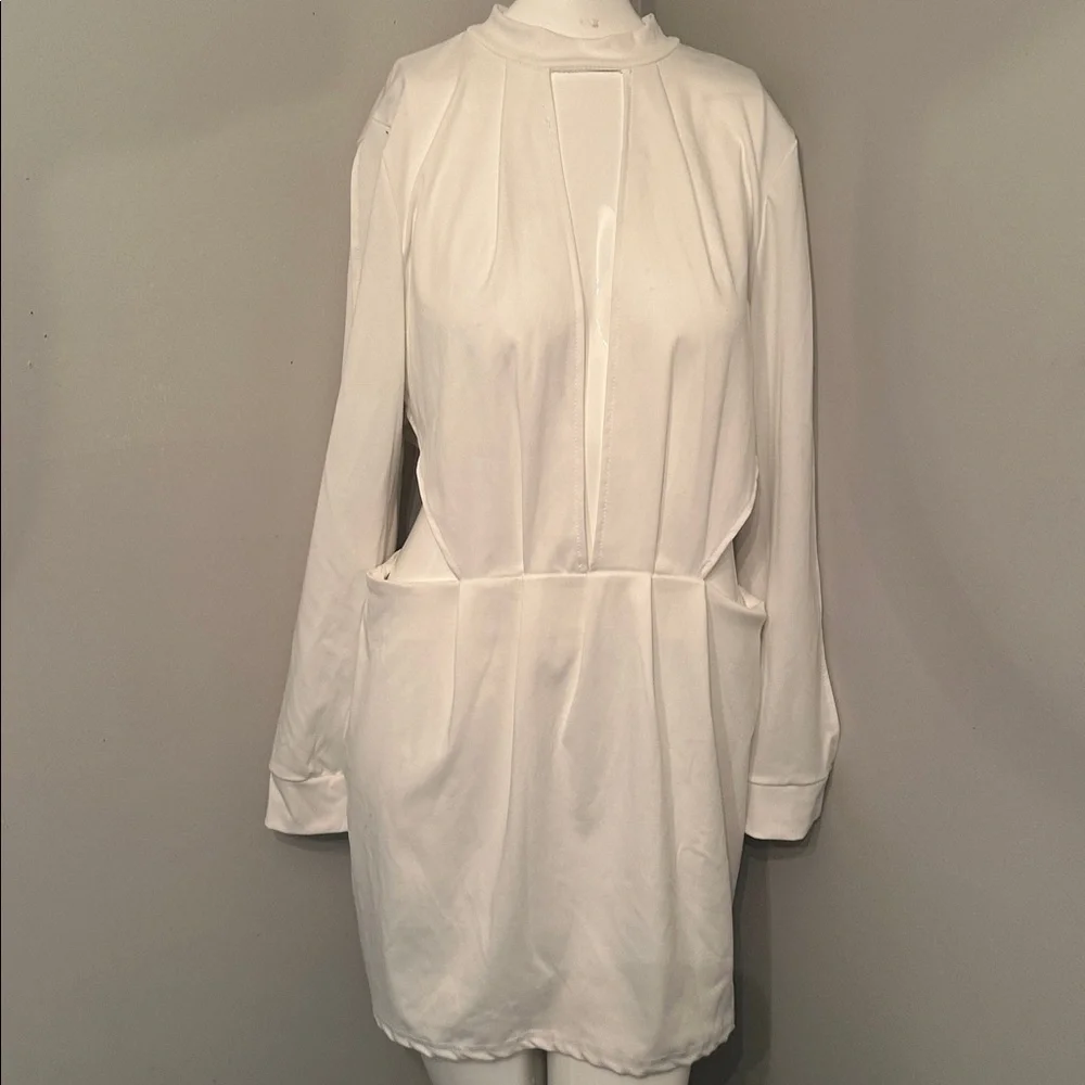 Elegant White Long Sleeve Dress - Picture 2 of 5